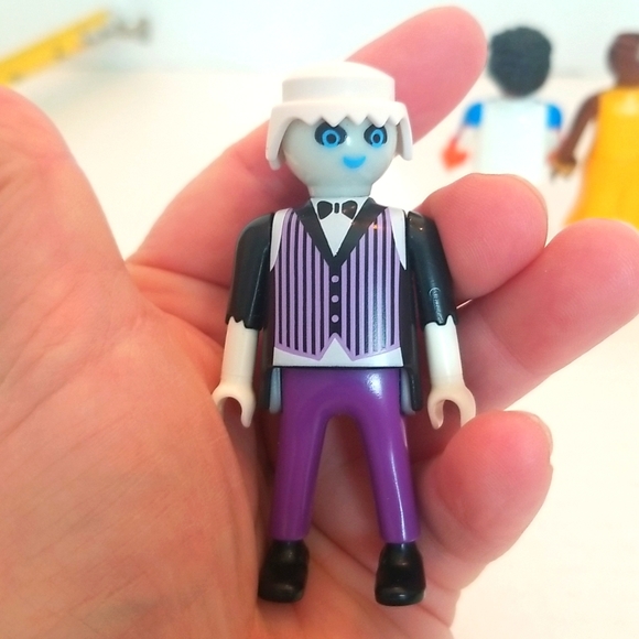 Playmobil Five Different Figures - Picture 4 of 9